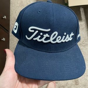 Titleist mens hat. Never worn with tags